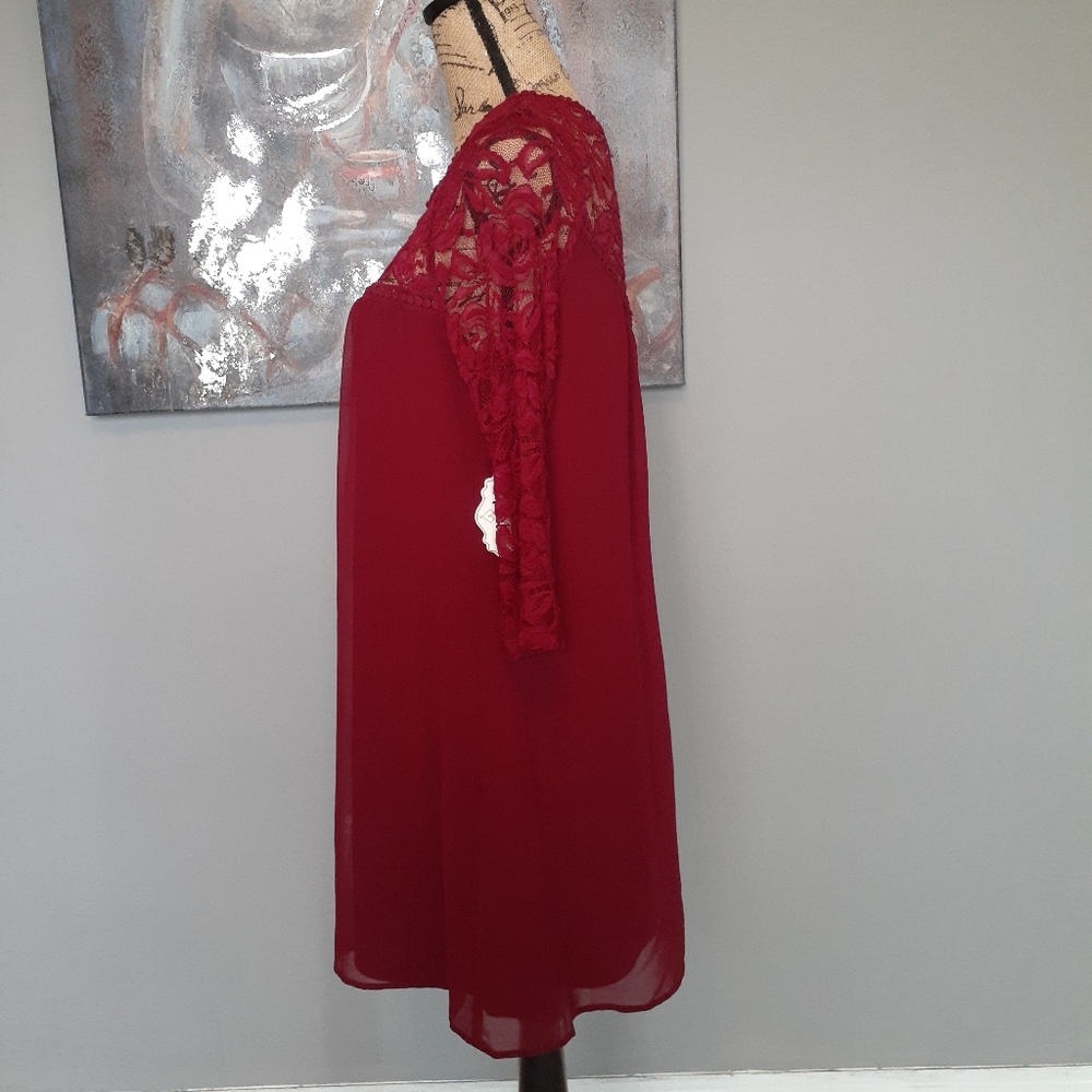 Women's burgundy lace dress